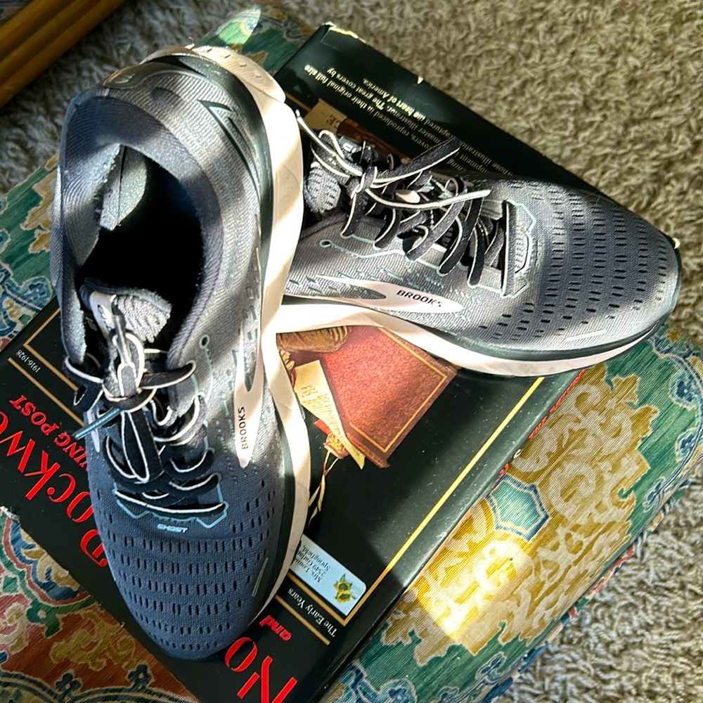 Women Brooks Ghost 13. Size 10W. Charcoal and Pink.